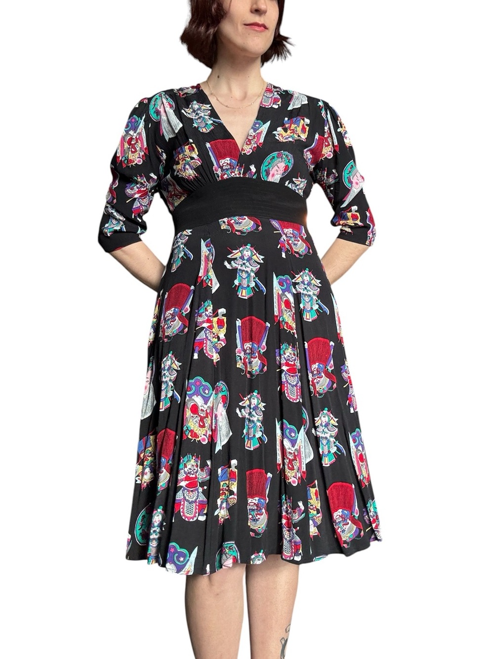 Trashy Diva Chinese Opera Print V-Neck Dress | Size 8 (Fits 6)